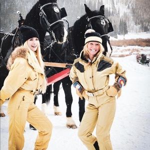 SOLD 🔴Astis Luxury suede+fur mittens. Nearly new